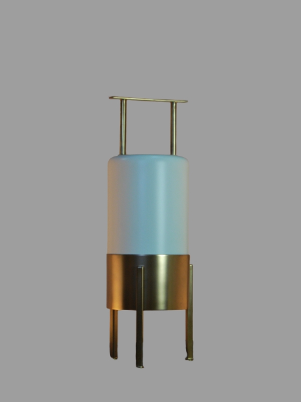 Table lamp with handle